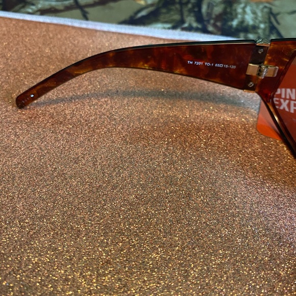 Vintage Tommy Hilfiger sunglasses - Picture 5 of 5
